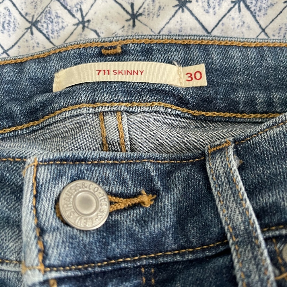 Levi’s - Picture 2 of 3